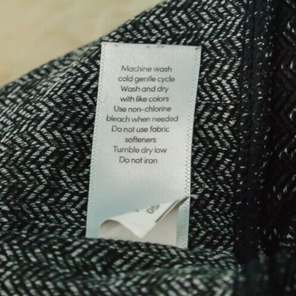 Athleta Size Medium M Black Mercer Herringbone Print Ankle Active Leggings - Picture 6 of 7